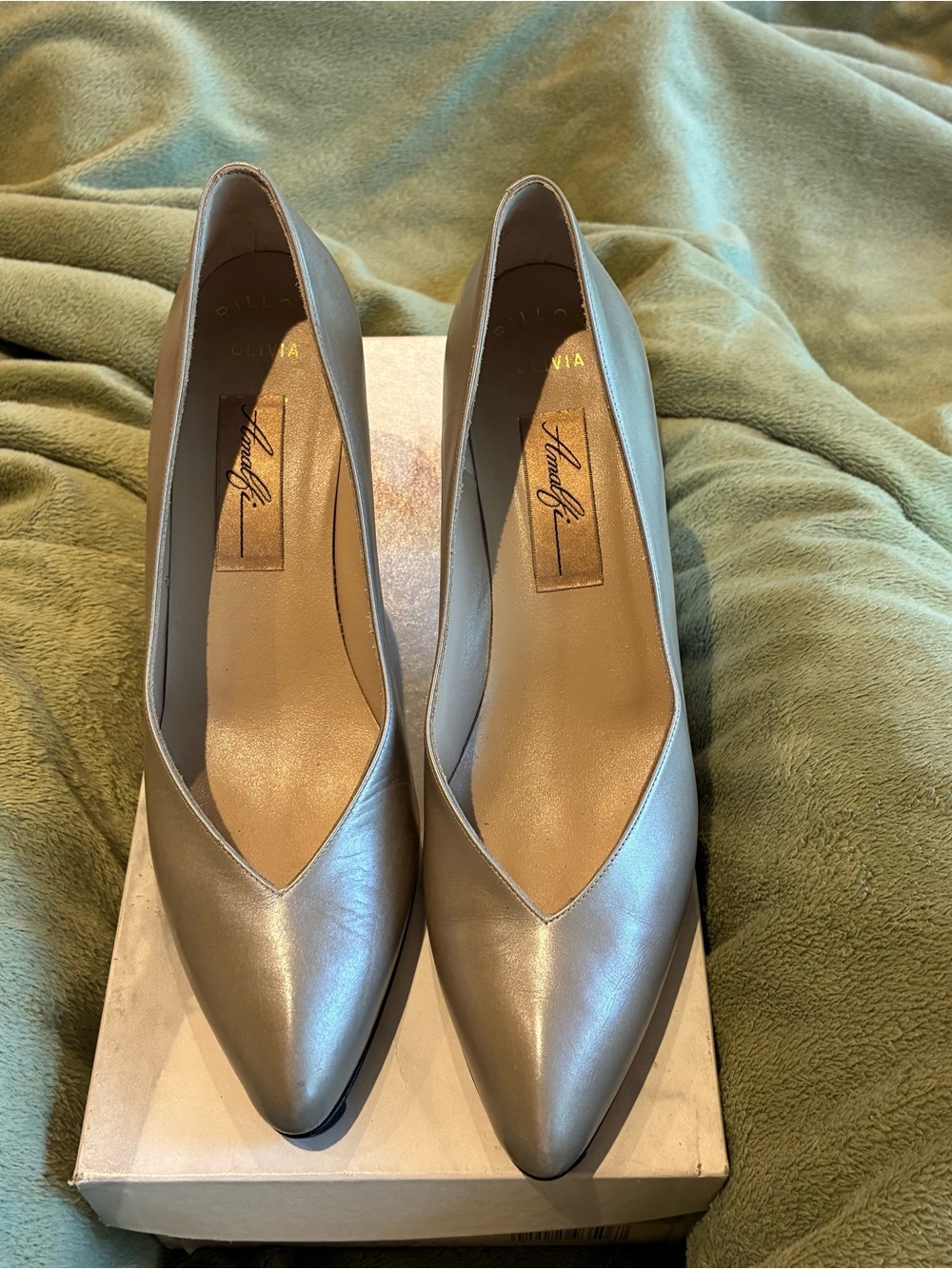 Dove gray Italian leather pumps